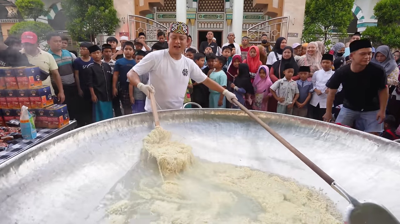 SEGERA DATANG: Chef Bobon Santoso yang identik&nbsp; dengan acara masak besar akan datang ke Sidoarjo pekan ini.