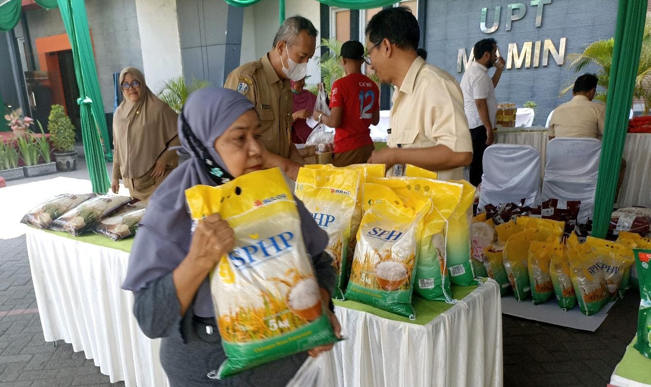 TEPAT SASARAN: Bantuan pangan yang diberikan untuk masyarakat. (IST)