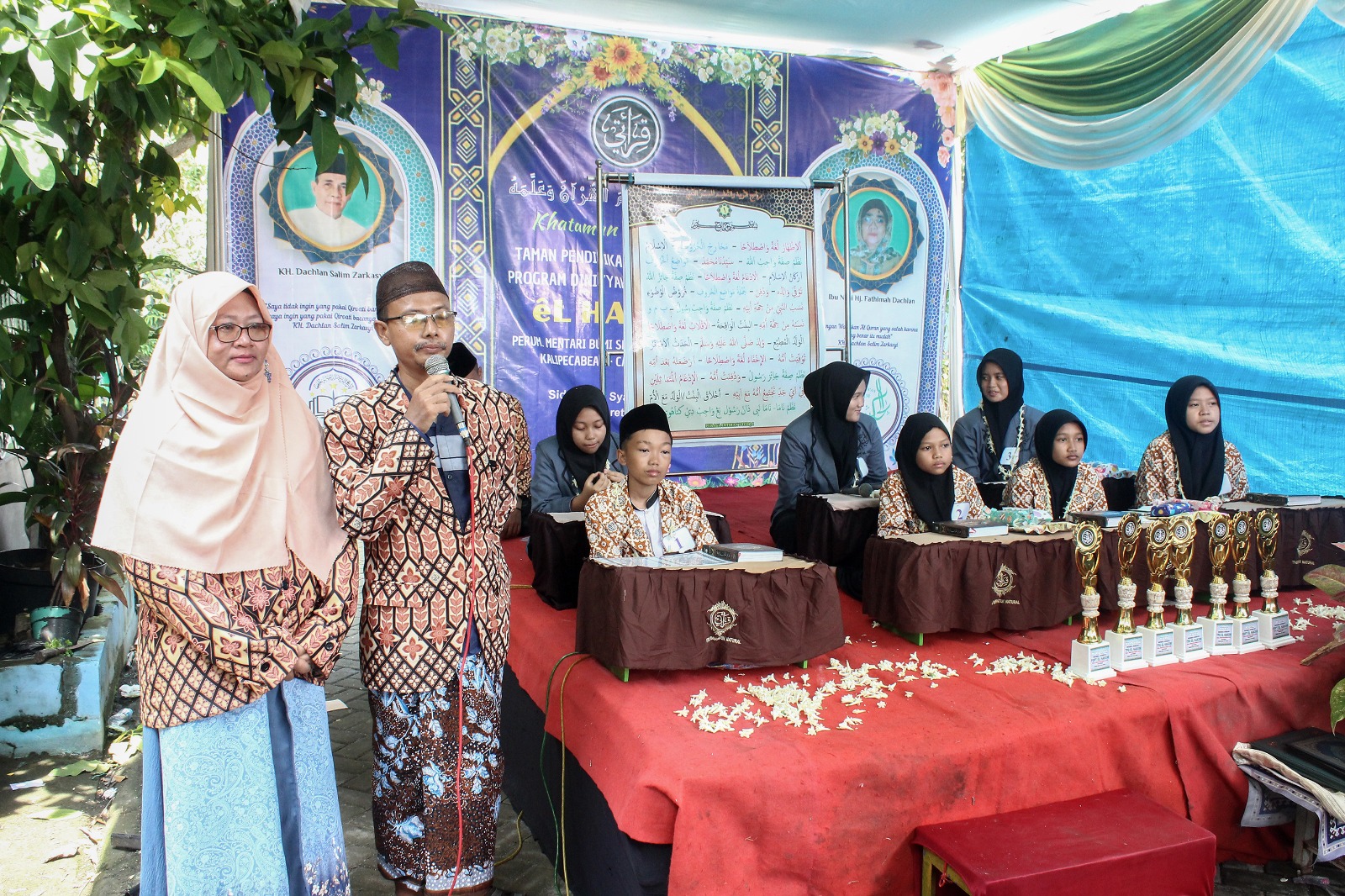 INSPIRASI: Ketua Yayasan TPQ El Hakim M Lukman Hakim saat sambutan dalam kegiatan Khataman dan Imtihan ke 1.