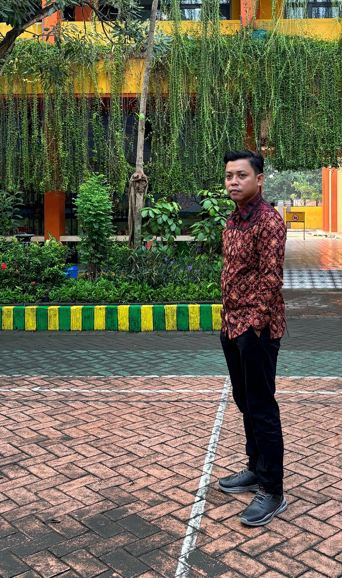 Kepala SMP Sepuluh Nopember Saiful Tulus Jatmiko