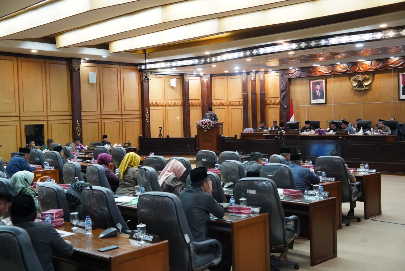 DISKUSI: Rapat paripurna membahas raperda sistem perencanaan, penganggaran, dan pengendalian pembangunan daerah Sidoarjo.