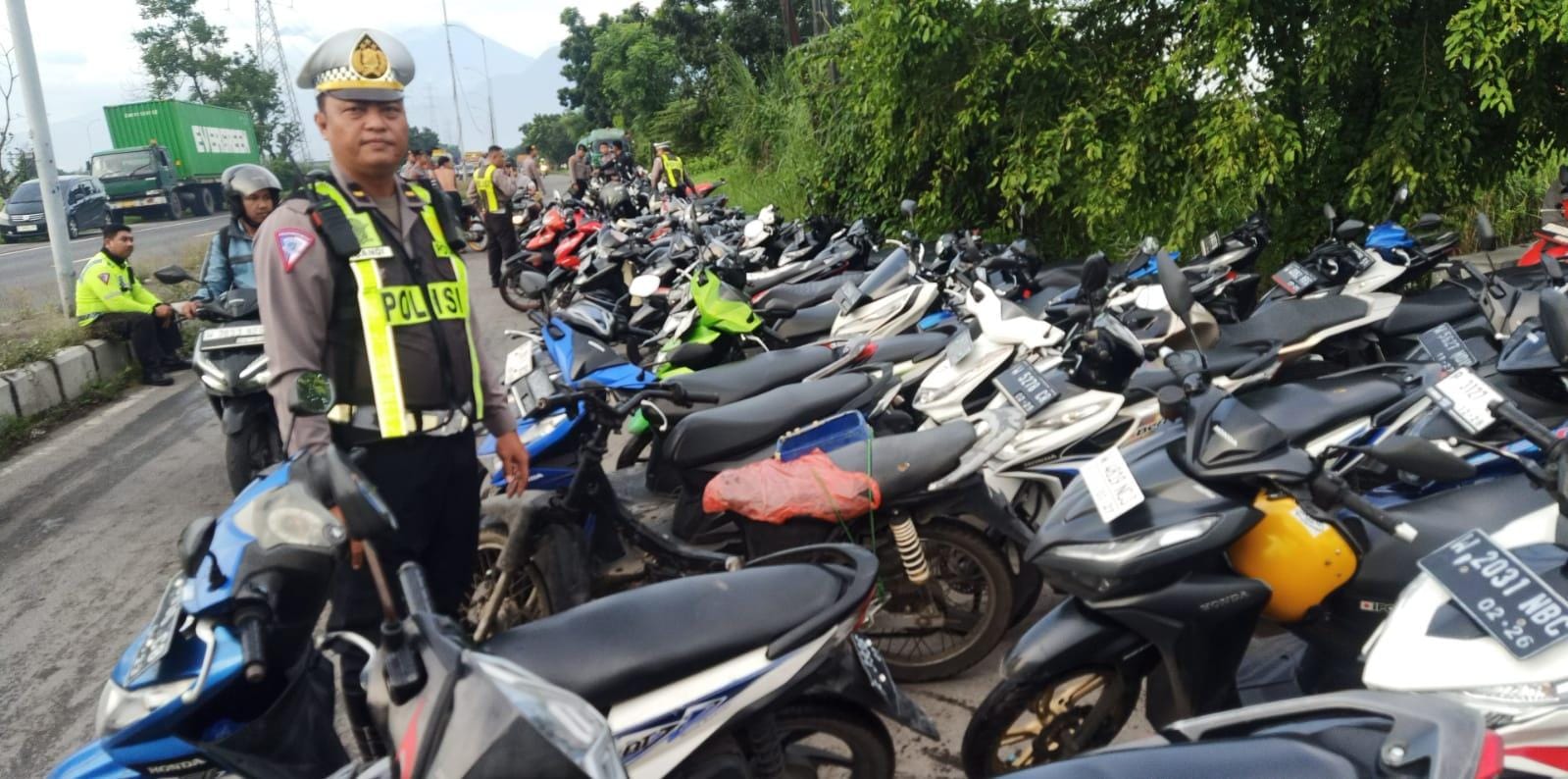 DIANGKUT: Motor diamankan petugas gabungan. (IST)