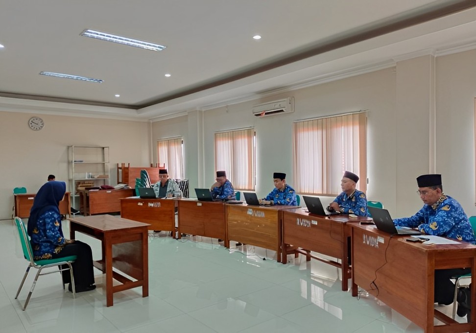 TAMBAHAN FORMASI: Salah satu ASN Sidoarjo saat menjalani tes untuk menjadi kepala SD negeri. (IST/BKD Sidoarjo)