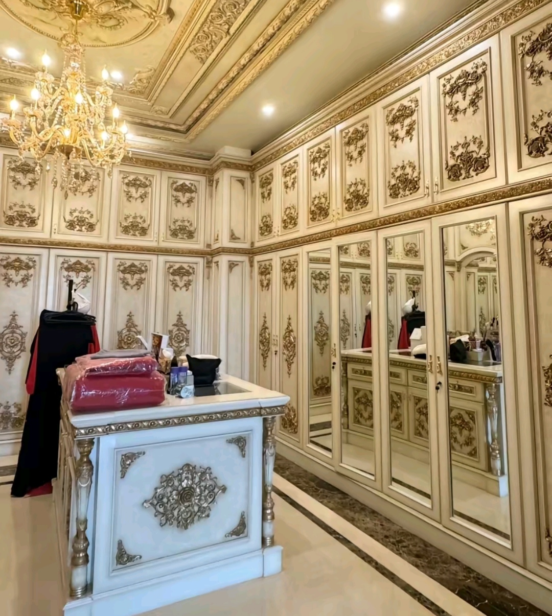 KHUSUS: Ruangan untuk menyimpan baju dan tas milik Sultan Sidoarjo. (IST/akun TikTok @daffanabiilah)