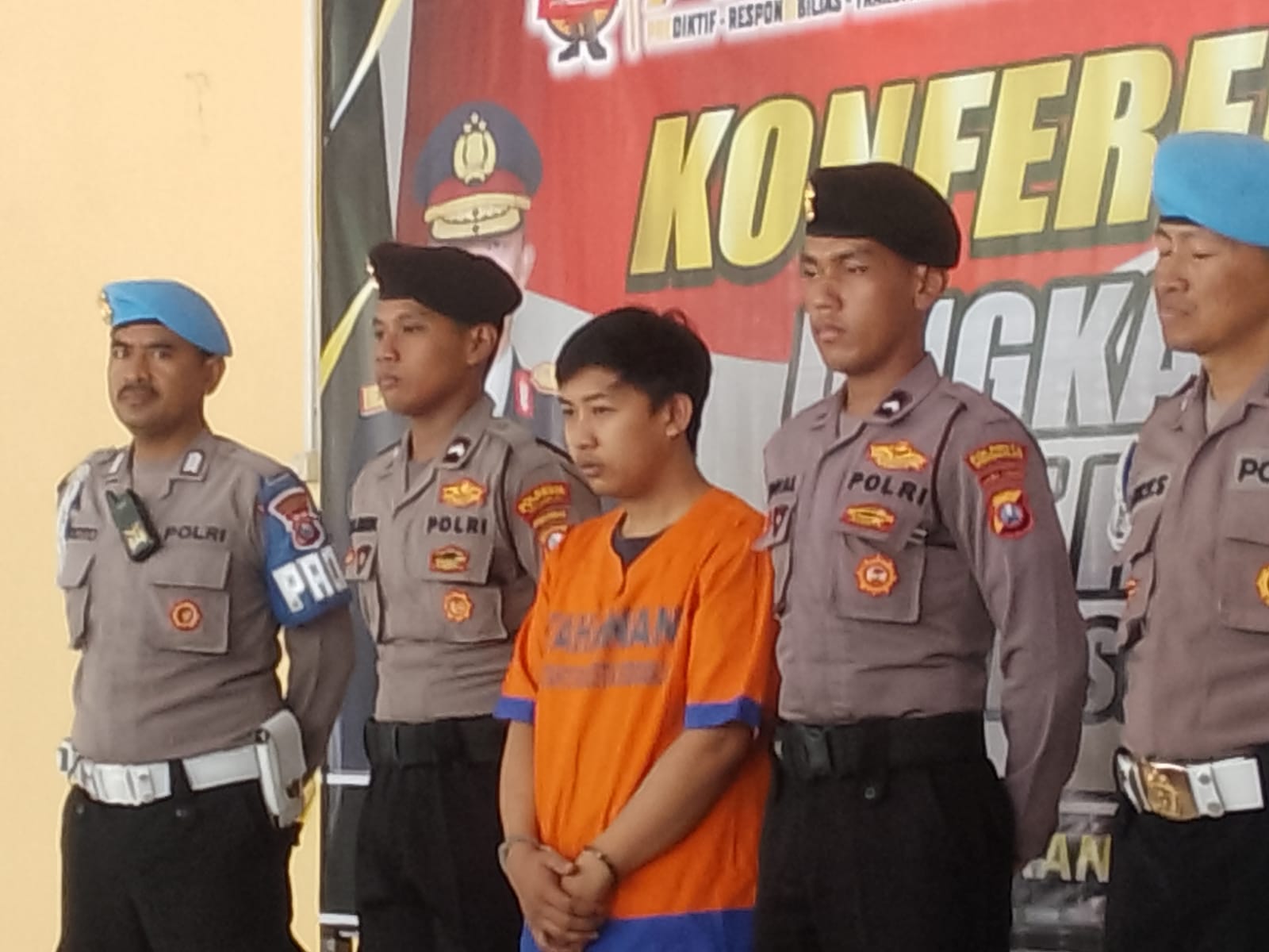 SADIS : Pelaku pembunuhan dan perampokan diamankan polisi. (DIKY PUTRA SANSIRI/RADAR SIDOARJO)