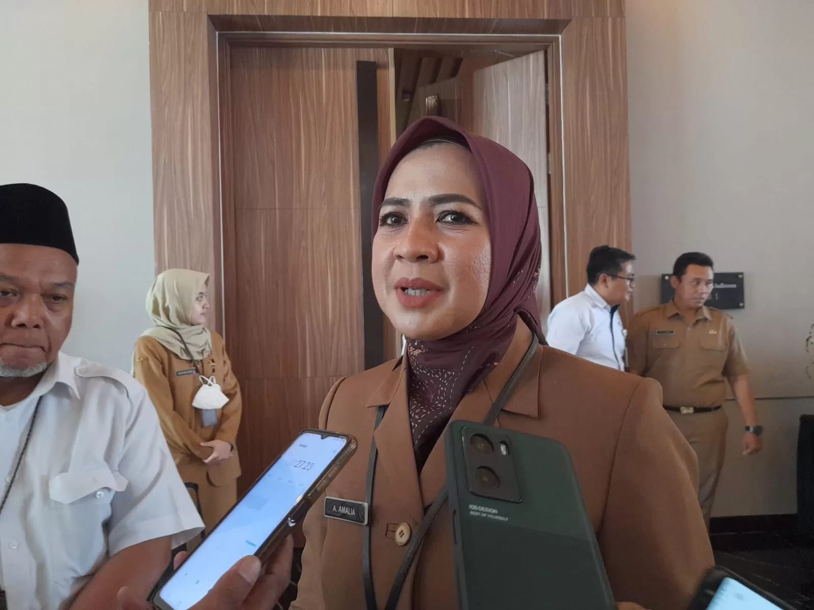 TERIMA LAPORAN: Kepala Dinas Tenaga Kerja (Disnaker), Ainun Amalia. (M SAIFUL ROHMAN/RADAR SIDOARJO)