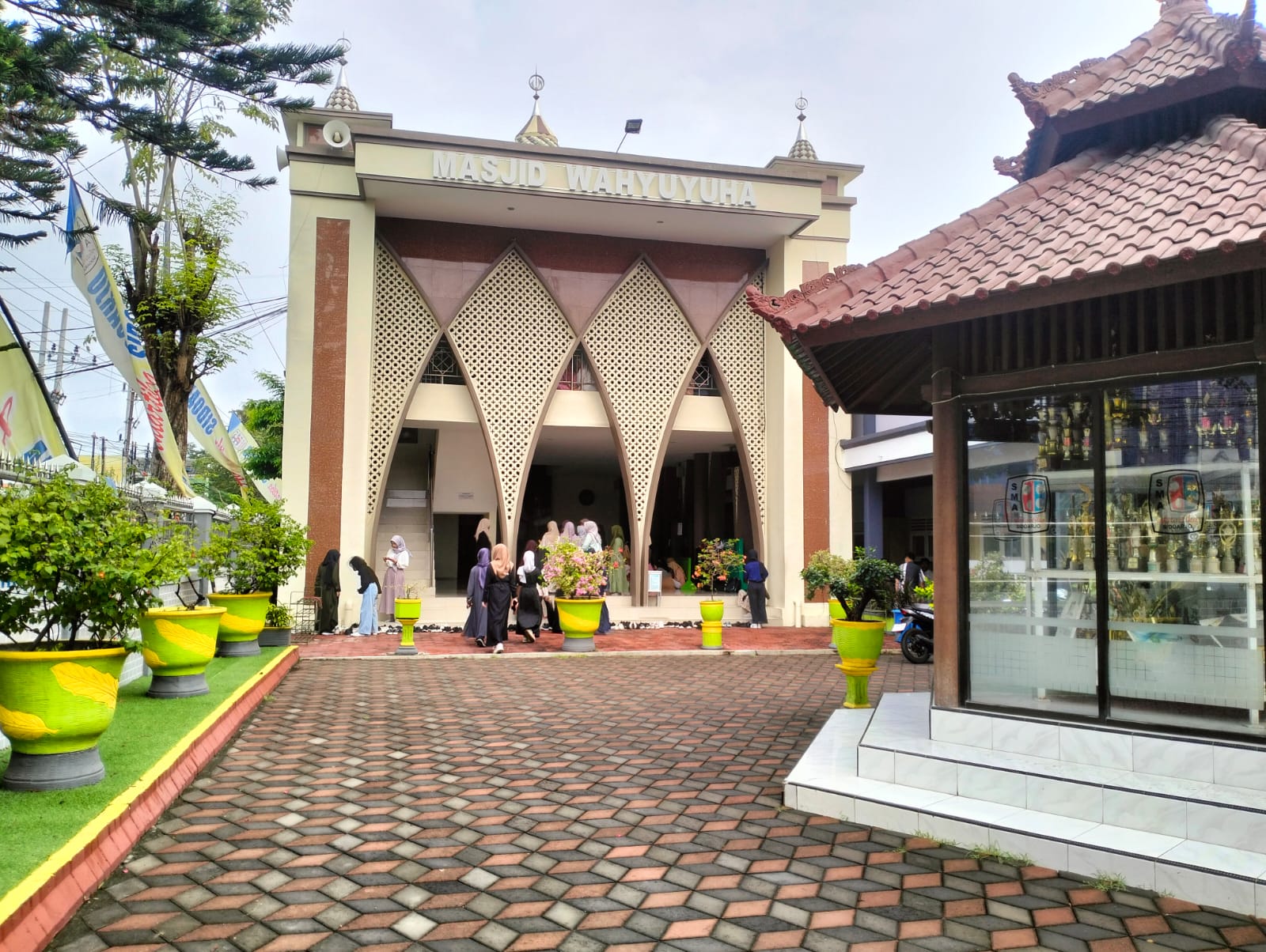TENANG: Suasana pondok ramadan di SMA Antartika Sidoarjo. (ANAS/RADAR SIDOARJO)