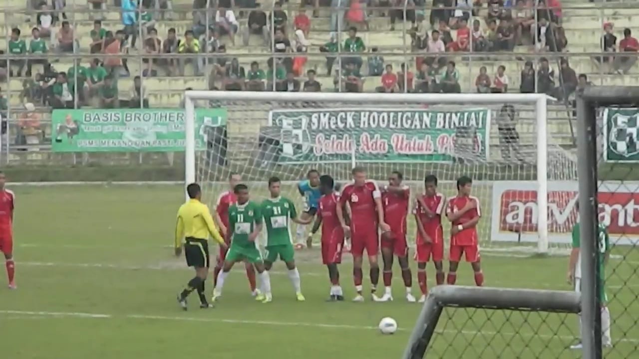MOMEN: Pertandingan PSMS Medan vs Deltras Sidoarjo 12 tahun lalu. (IST)