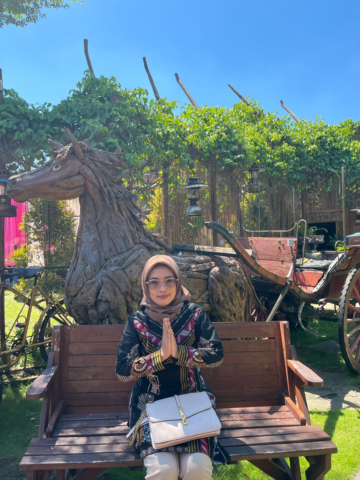 Kepala SMK Yahari Sidoarjo Yeti Yuni Perohmatin, S. Sos., M. Pd