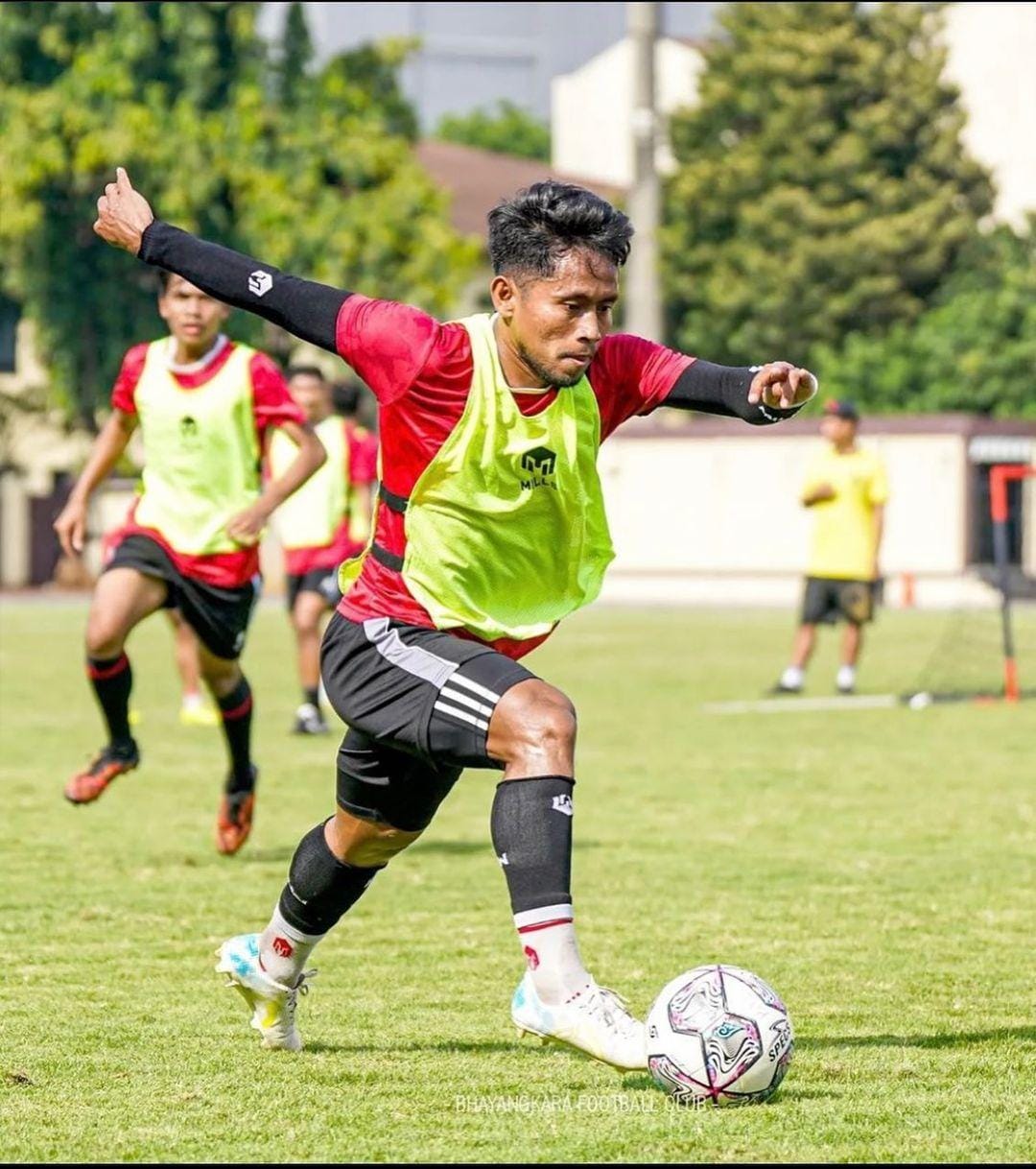 BERBURU PEMAIN: Pemain lincah Eks Persebaya Andik Vermansyah. (IST)