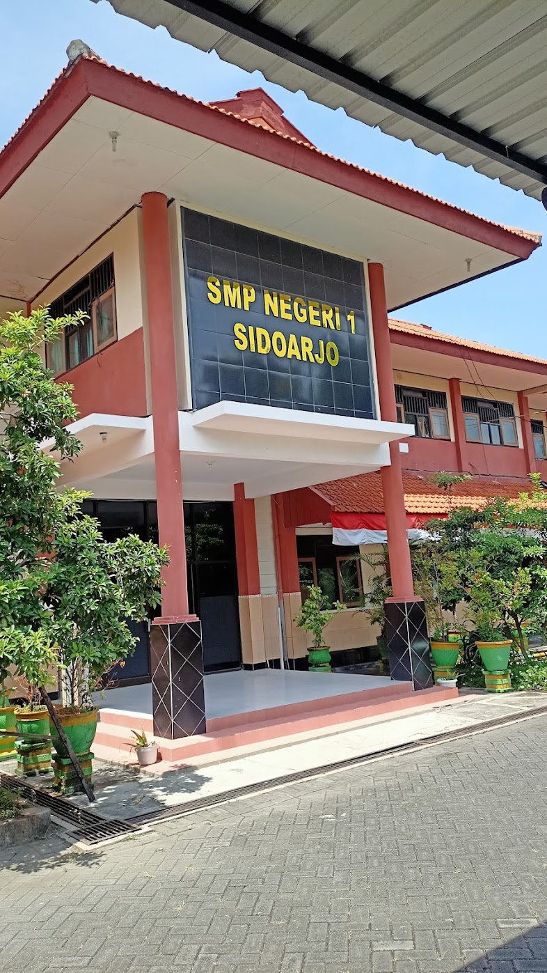 JALUR KHUSUS: Salah satu SMP negeri di Sidoarjo yang menjadi jujukan dalam PPDB. (IST)
