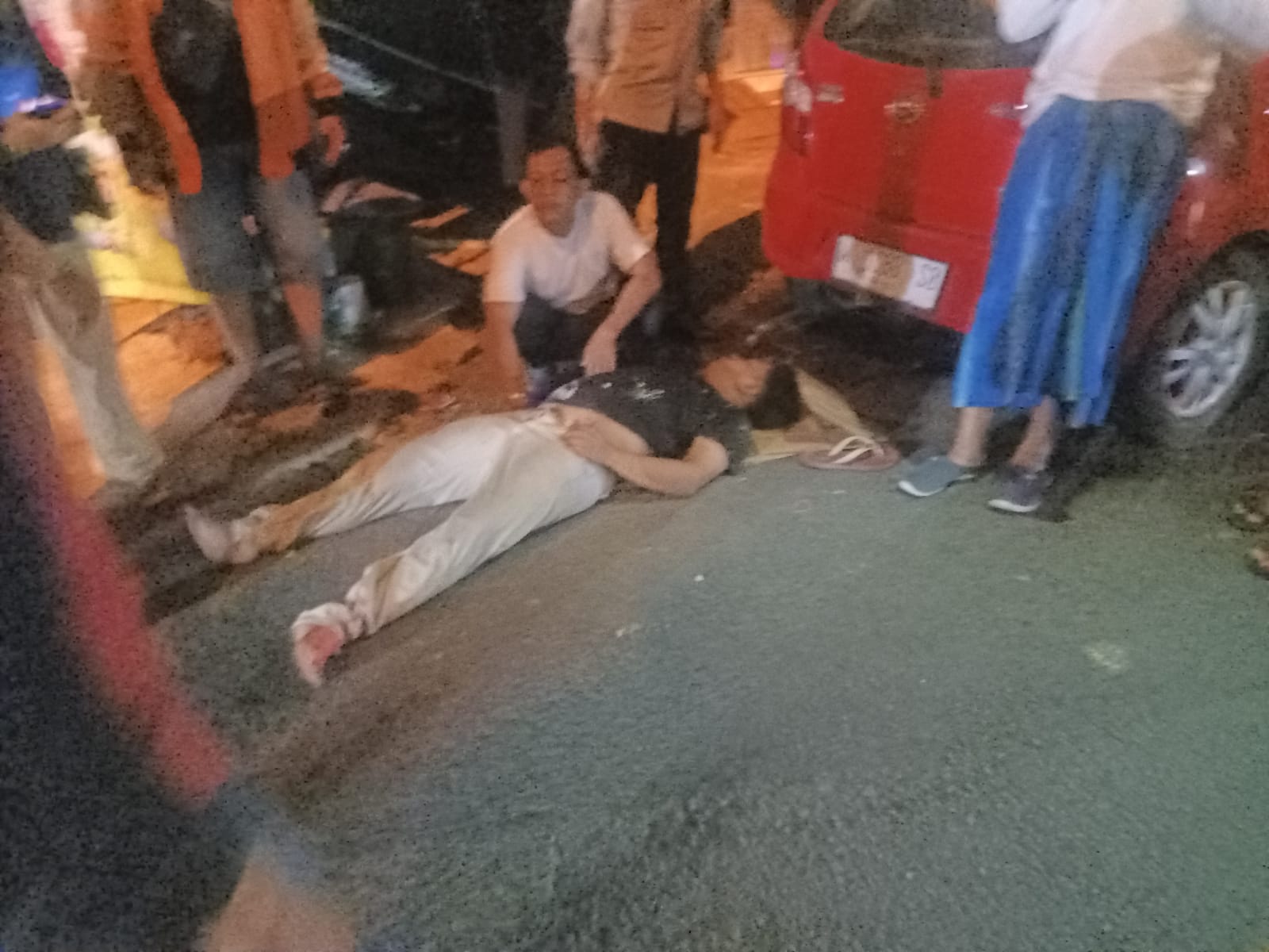 DI HARI YANG SAMA: Kecelakaan tunggal di Jalan Raya Desa Ngampelsari, Sidoarjo. (IST)