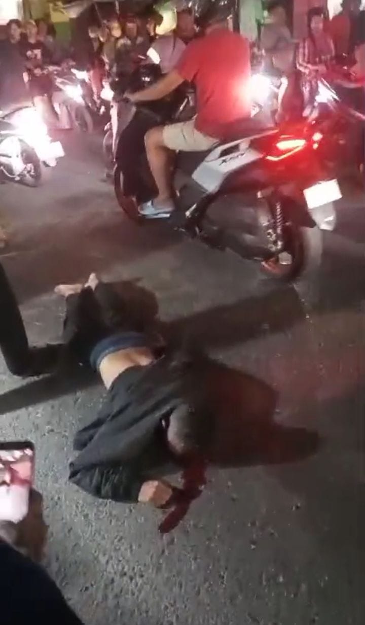 TEPAR : Terduga pelaku pencurian motor usai ketahuan warga Desa Sidodadi, Candi. (IST)