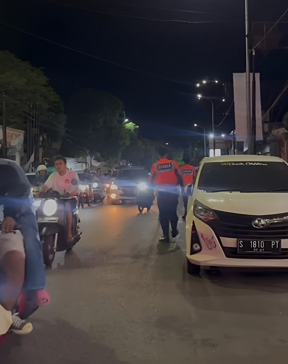 PADAT: Salah satu titik parkir liar di Jalan KH Mukmin yang ditertibkan Dishub Sidoarjo. (IST)