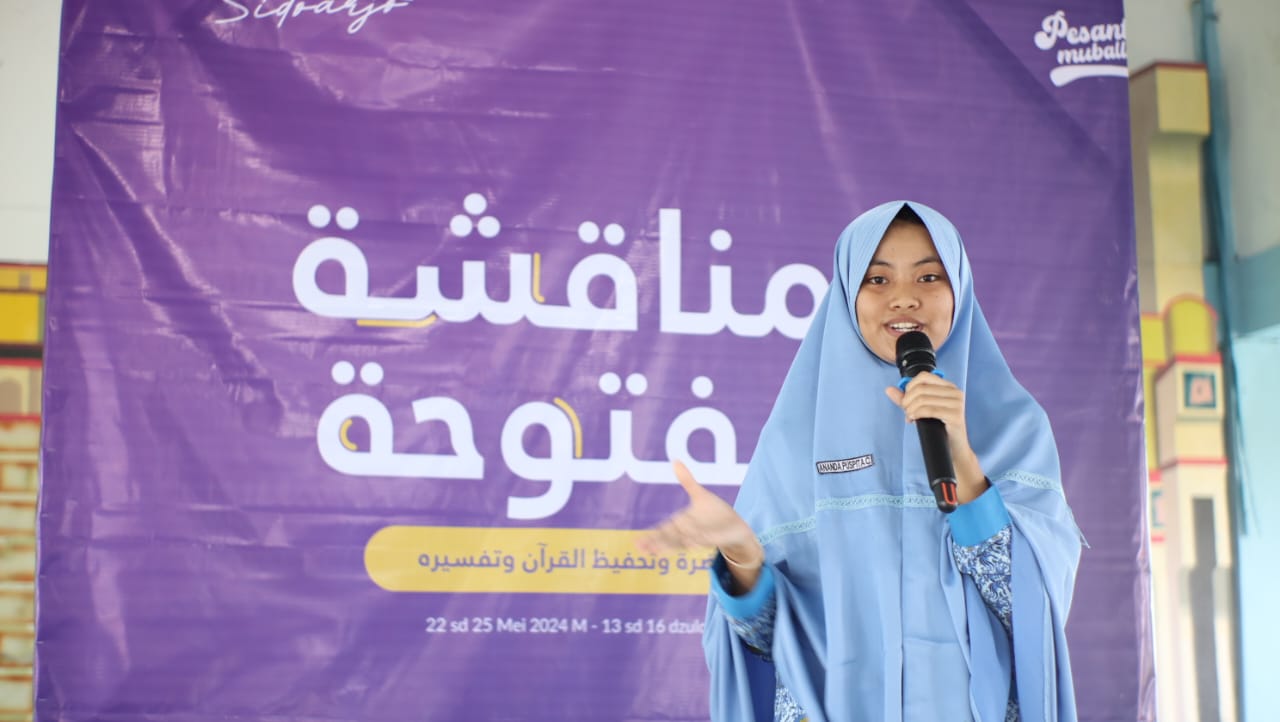 PERCAYA DIRI: Salah satu santri Pondok Pesantren An Nur saat mengikuti ujian terbuka. (IST)