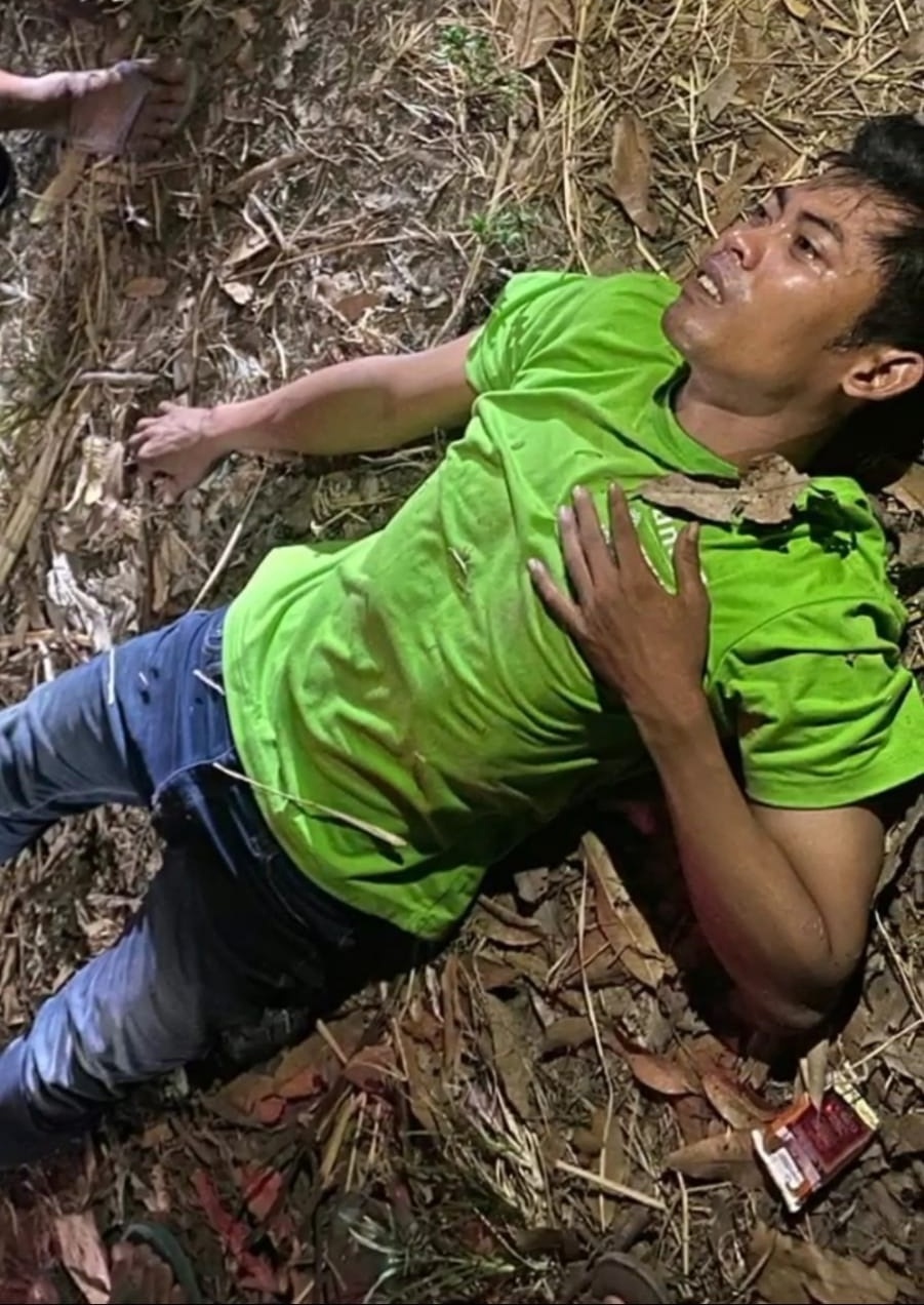 DRAMA : Subandi pura-pura pingsan agar ditolong warga. (IST)