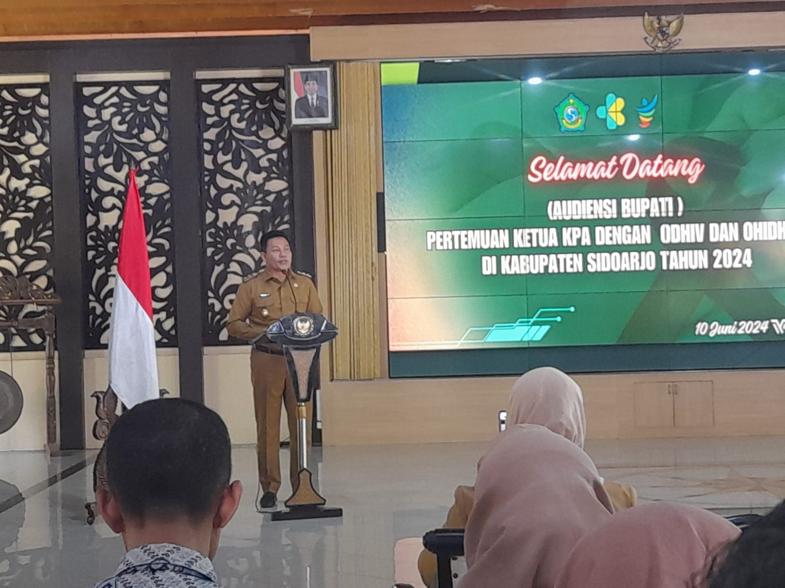 KERJA SAMA: Plt Bupati Sidoarjo Subandi saat audiensi dengan Komisi Penanggulangan Aids (KPA). (M SAIFUL ROHMAN/RADAR SIDOARJO)