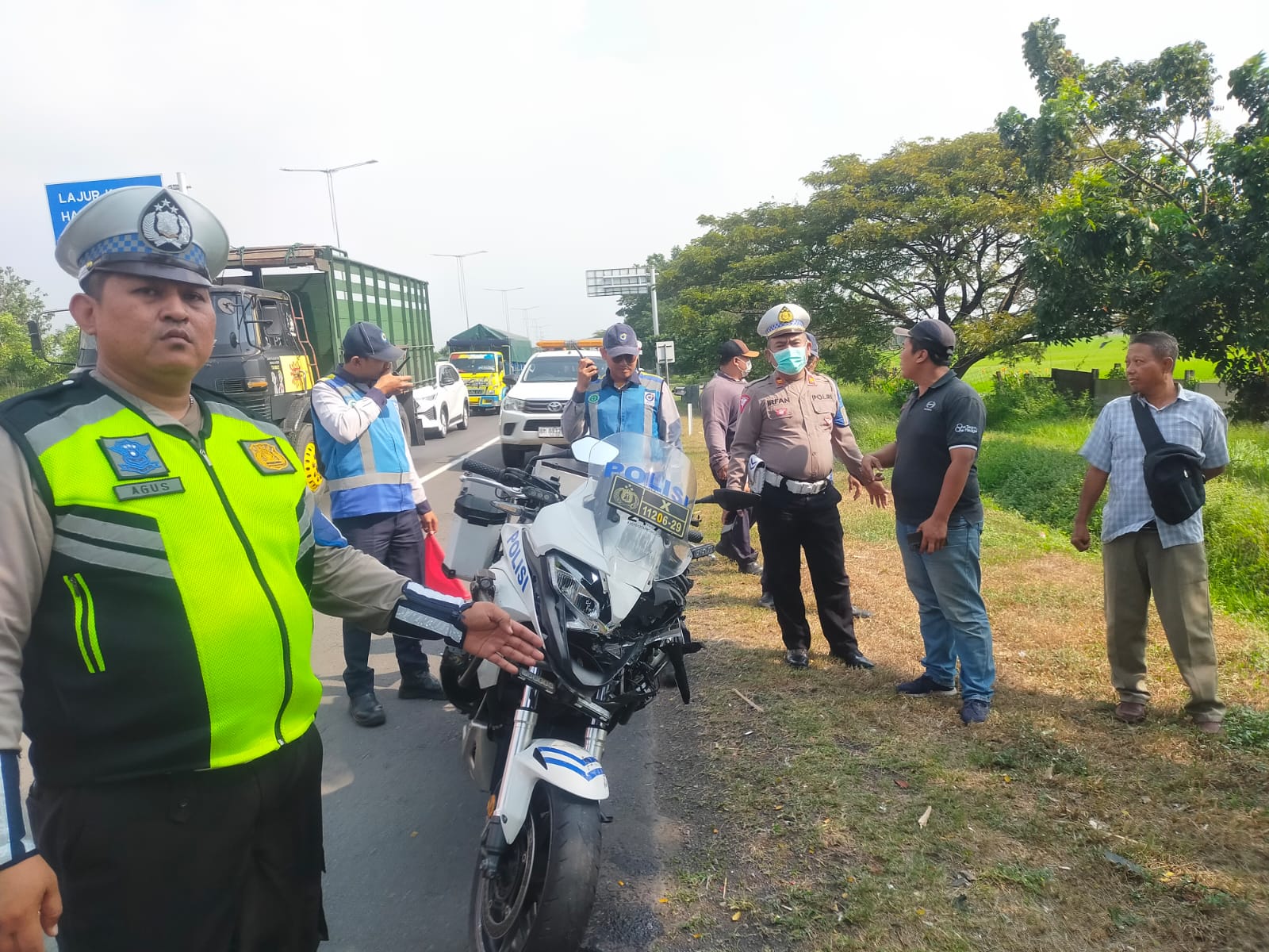 RINGSEK : Kondisi moge patwal usai terlibat kecelakaan di KM 747/800 B Tol Sidoarjo arah Waru, Kamis (13/6). (IST)