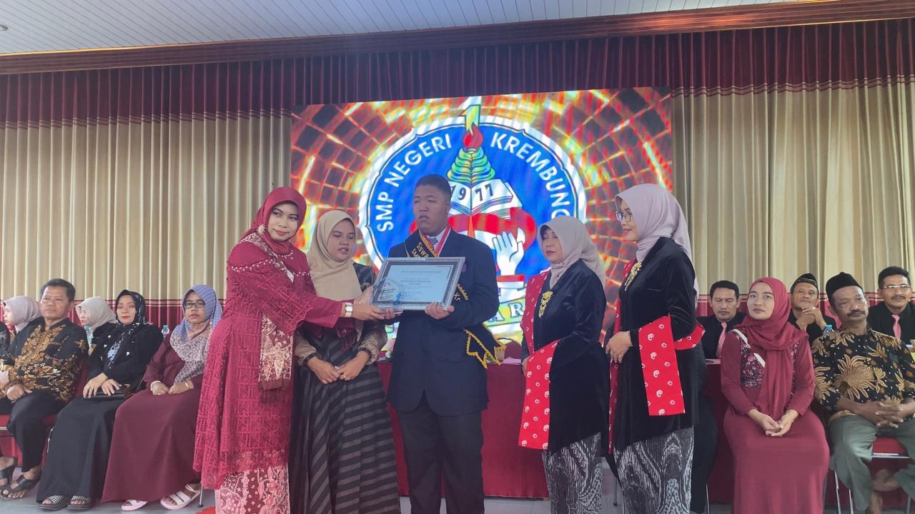 SISWA INSPIRATIF: Muhammad Haidar Ali, siswa Kelas IX-6 sebagai Siswa Inspiratif yang berkarakter baik dan berprestasi di bidang Seni Banjari.