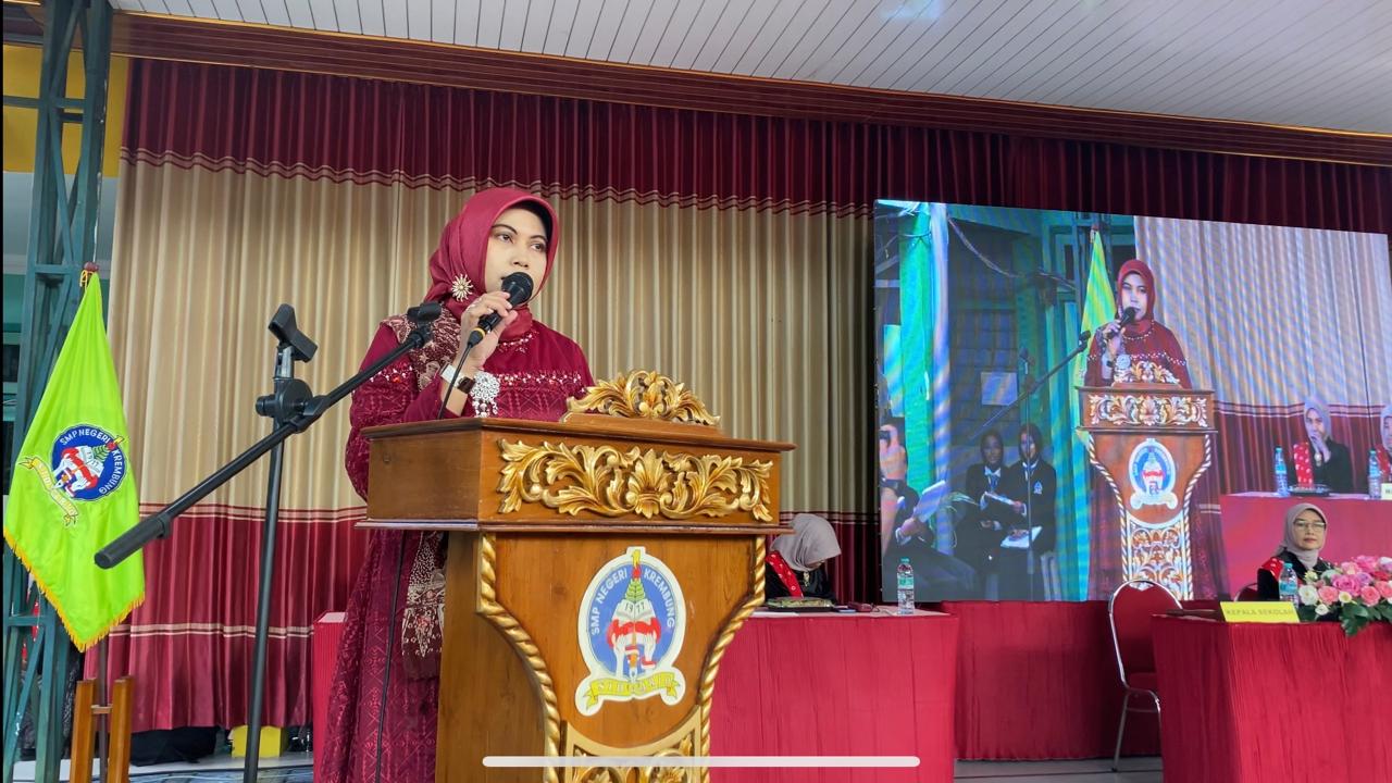 Kepala SMP Negeri 1 Krembung: Lilik Isnawangsih S.Ag, M.Pd