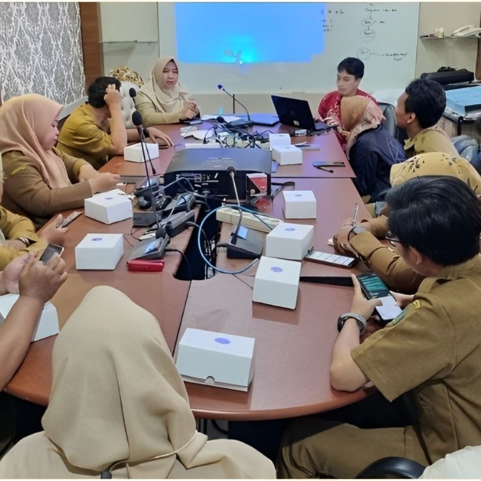 AKTIVASI: Bimbingan teknis yang diberikan kepada petugas desa untuk pelayanan IKD. (IST)