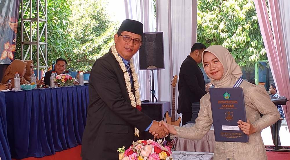 PENYERAHAN IJAZAH: Sebanyak 382 peserta didik Tahun Ajaran 2023/2024 mengikuti prosesi Purnawiyata angkatan LXVI.