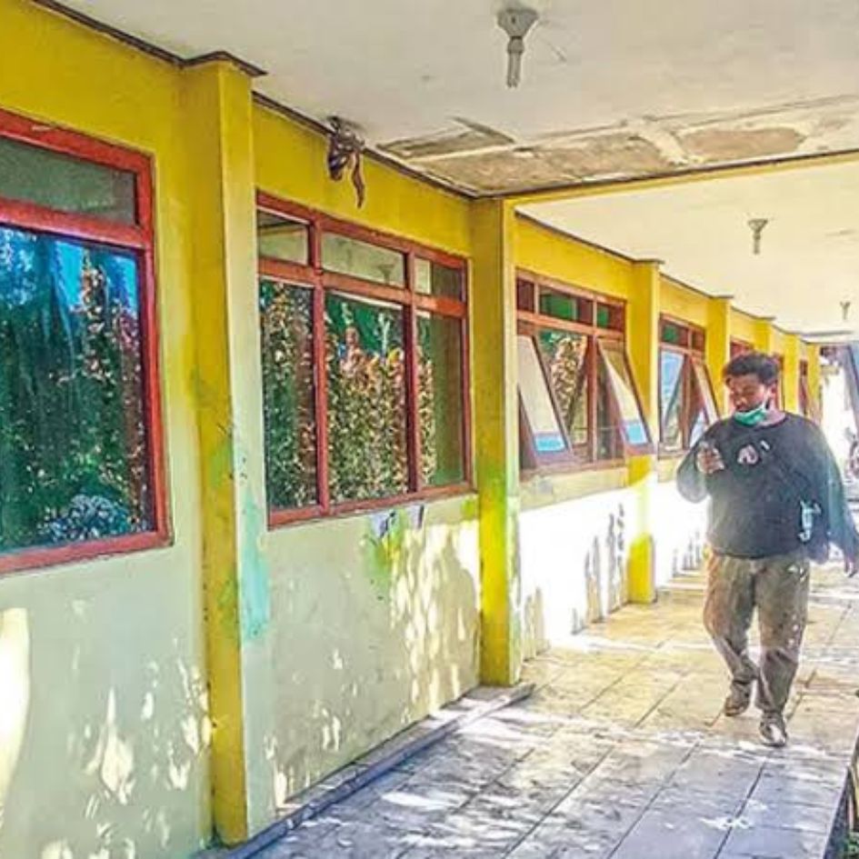 BEKAS SEKOLAH: Bangunan yang dulunga merupakan salah satu SMA Negeri di Sidoarjo. (jawapos.com)