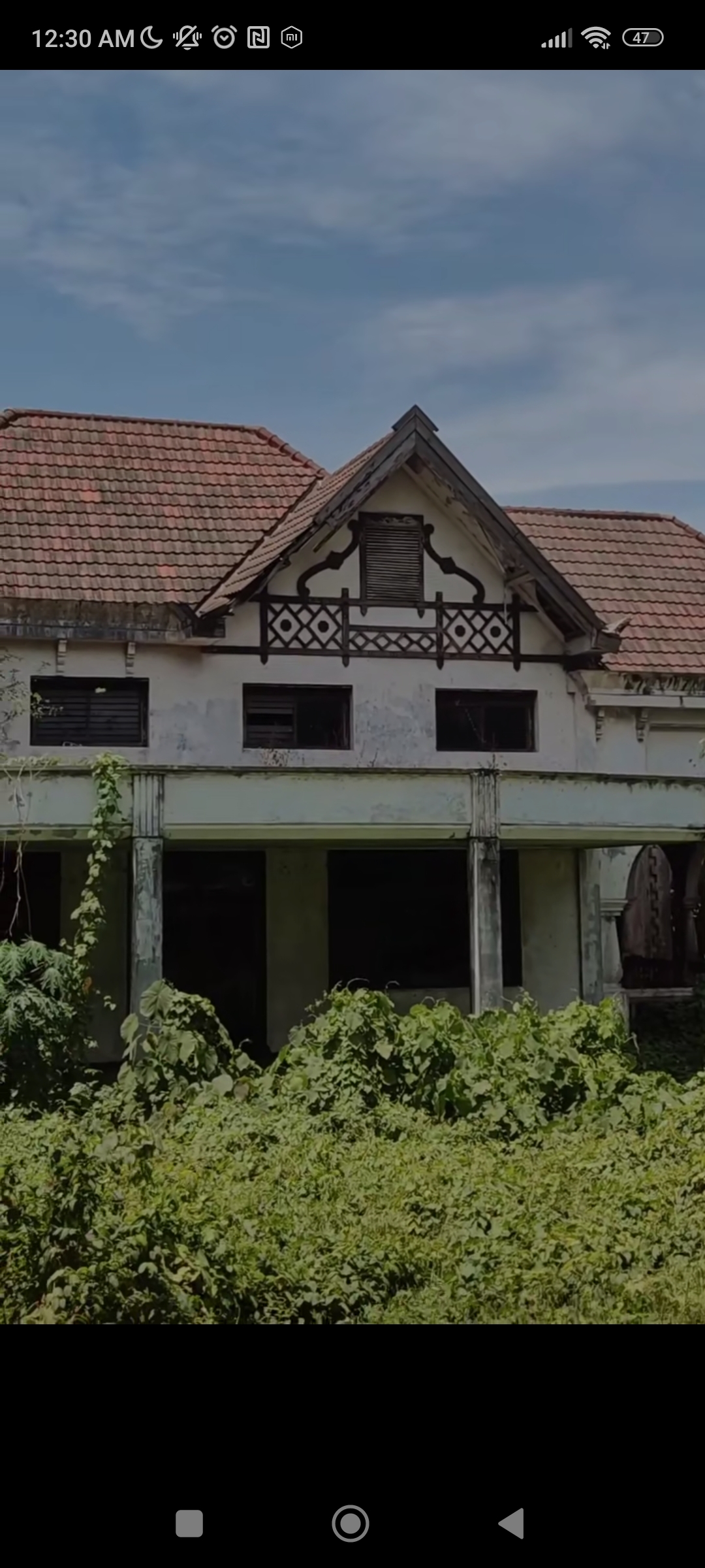 TERBENGKALAI: Bangunan berkas pabrik tekstil di Tanggulangin. (IST/TikTok jadimaukemana)
