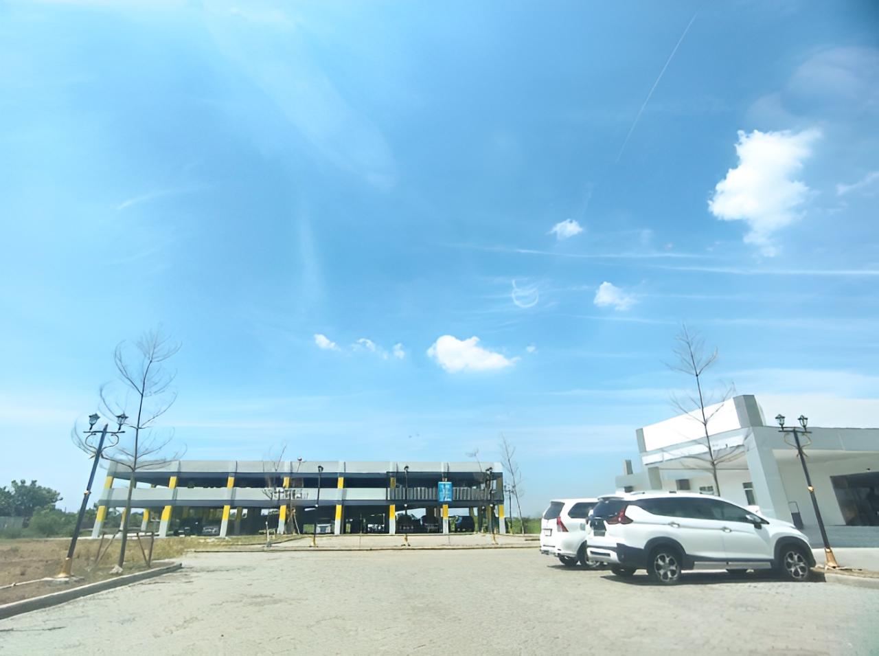 MAKIN LENGKAP: Gedung parkir dan gedung administrasi terpadu di RSUD Sidoarjo Barat yang sudah bisa dimanfaatkan. (ANNISA FIRDAUSI/RADAR SIDOARJO)