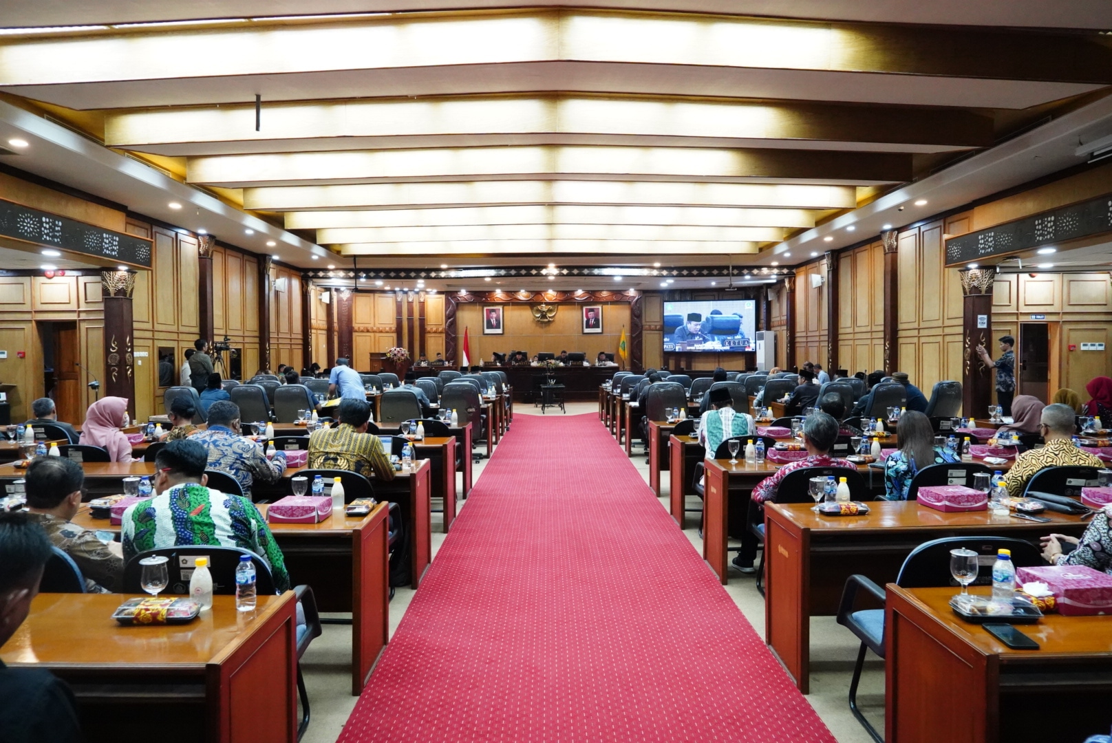 SINERGI: Suasana rapat paripurna membahas raperda pertanggungjawaban APB 2023. (IST)