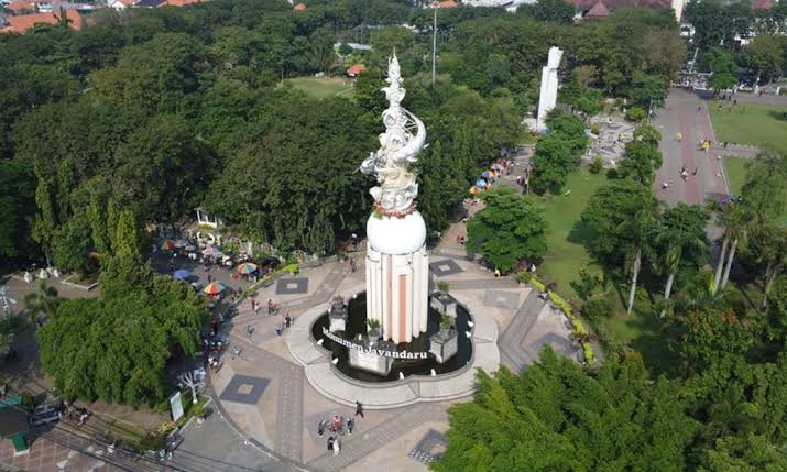 Ikon Sidoarjo yang ada di alun-alun. (IST)
