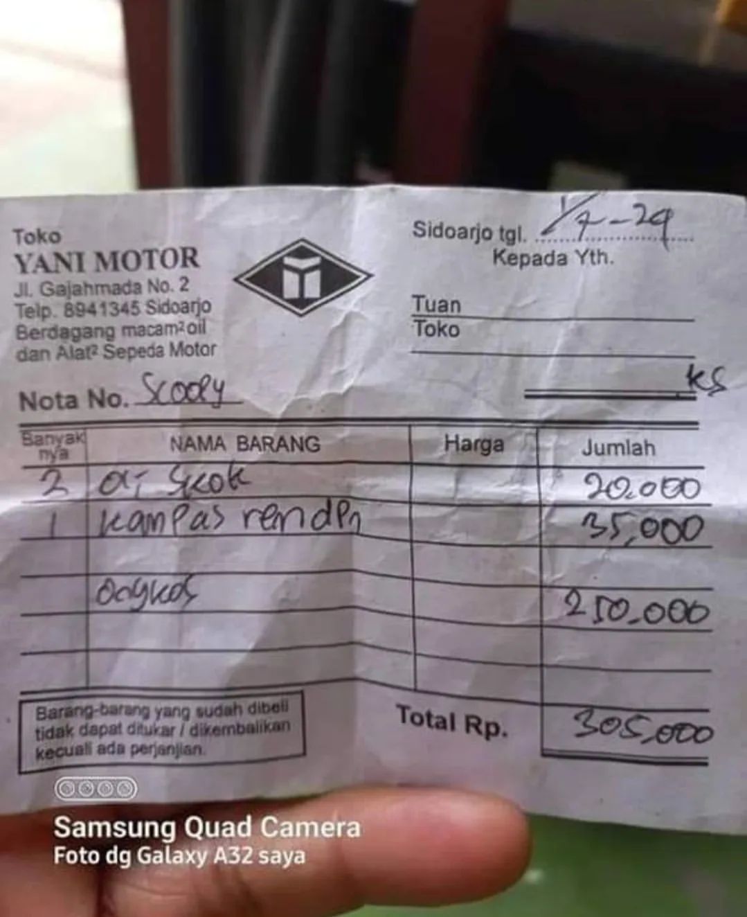 MAHAL?: Nota servis motor yang dibagikan warganet dan menjadi viral di media sosial. (IST)