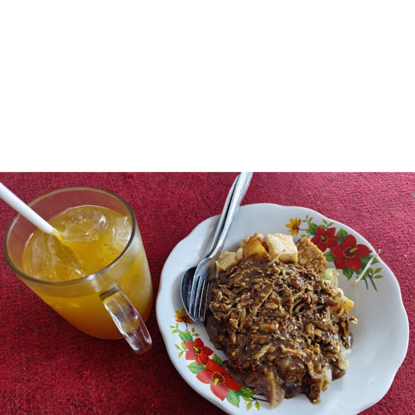 MENGGUGAH SELERA: Seporsi rujak cingur di Tanggulangin. (IST)