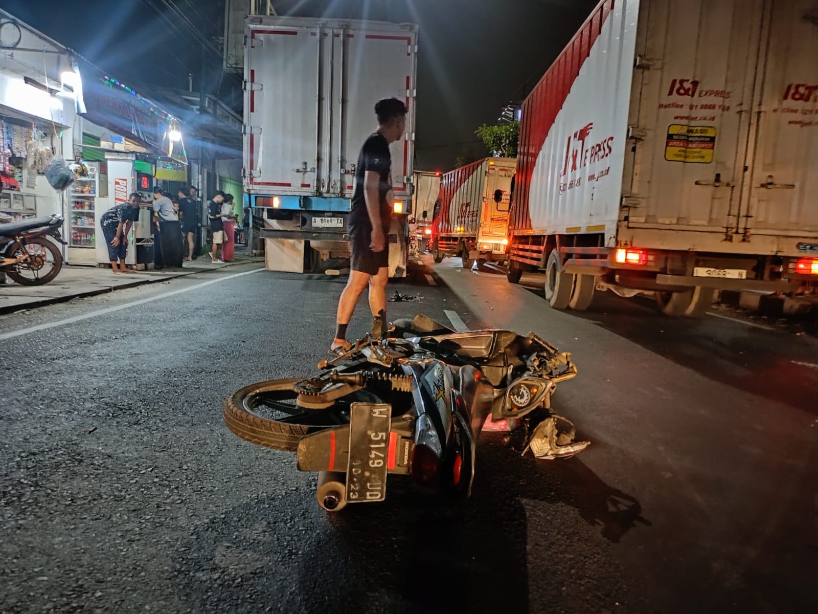 NAHAS : Kondisi motor korban masih di TKP. (IST)