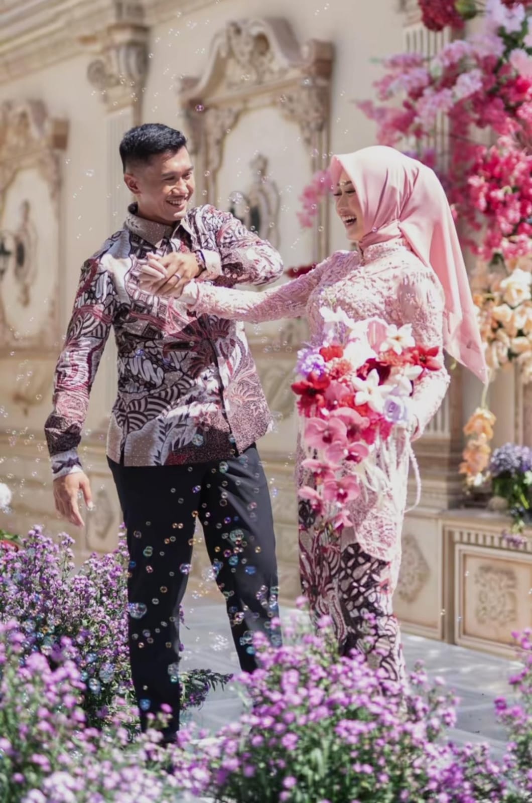 BAHAGIA: Daffa Nabilah atau yang dikenal dengan Daffana membagikan kebahagiaannya saat dilamar kekasihnya, Novandra. (IST)