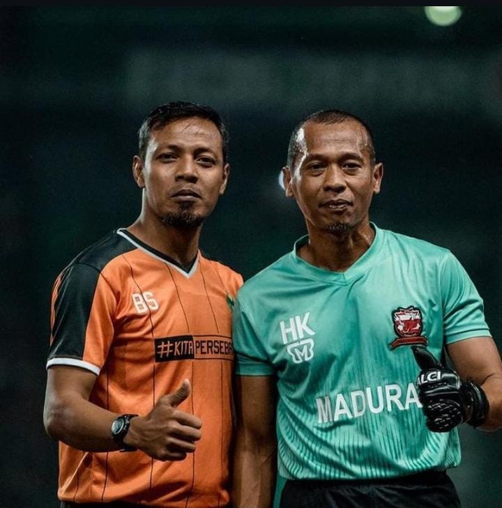 CATATAN: Dua legenda Persebaya, Bejo Sugiantoro (Kiri) bersama Hendro Kartiko. (IST)
