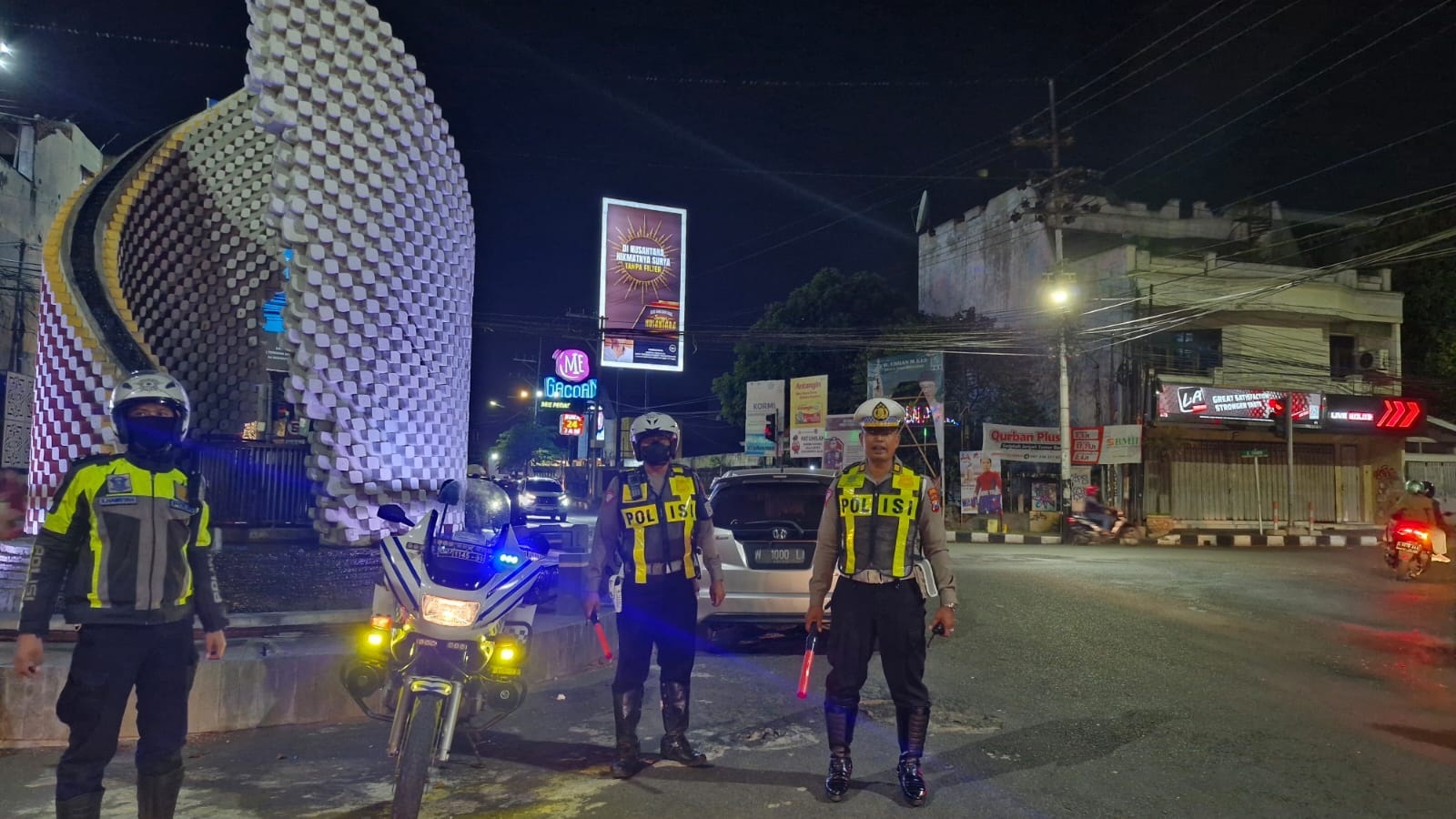 SIAGA : Anggota Satlantas Polresta Sidoarjo saat Operasi Patuh Semeru. (IST)