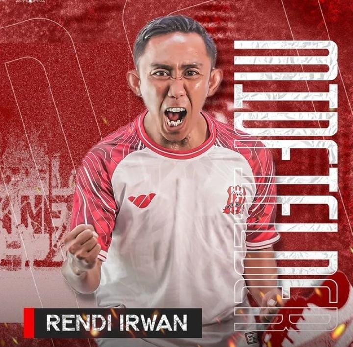 BERTAHAN: Pemain Deltras Sidoarjo, Rendi Irwan. (IST)