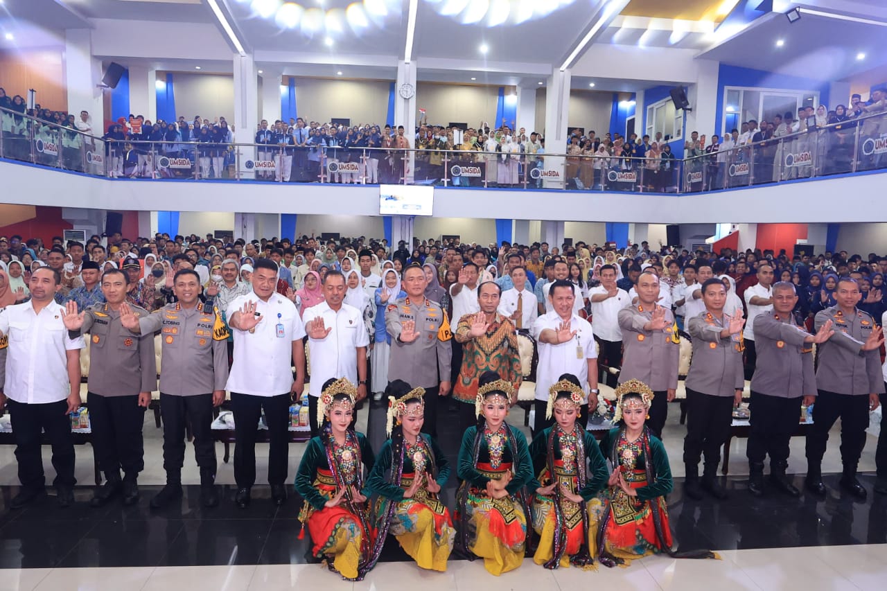 SAY NO TO DRUGS : Kapolda Jawa Timur Irjen Pol Imam Sugianto membuka roadshow sosialisasi bahaya narkoba di Sidoarjo, Rabu (31/7). (IST)