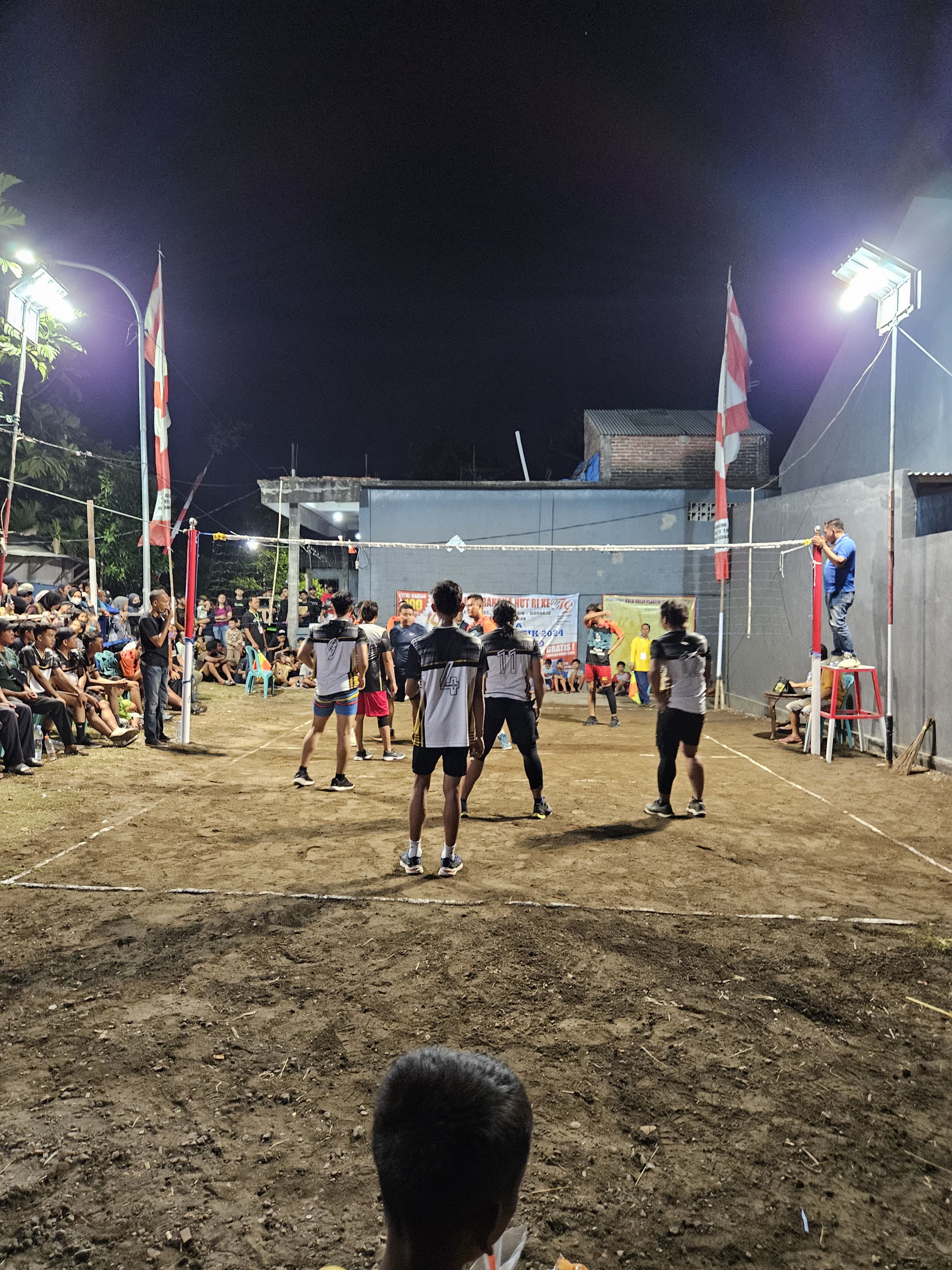 MENYENANGKAN : Lomba bola voli plastik dimulai sejak Minggu, 28 Juli 2024.