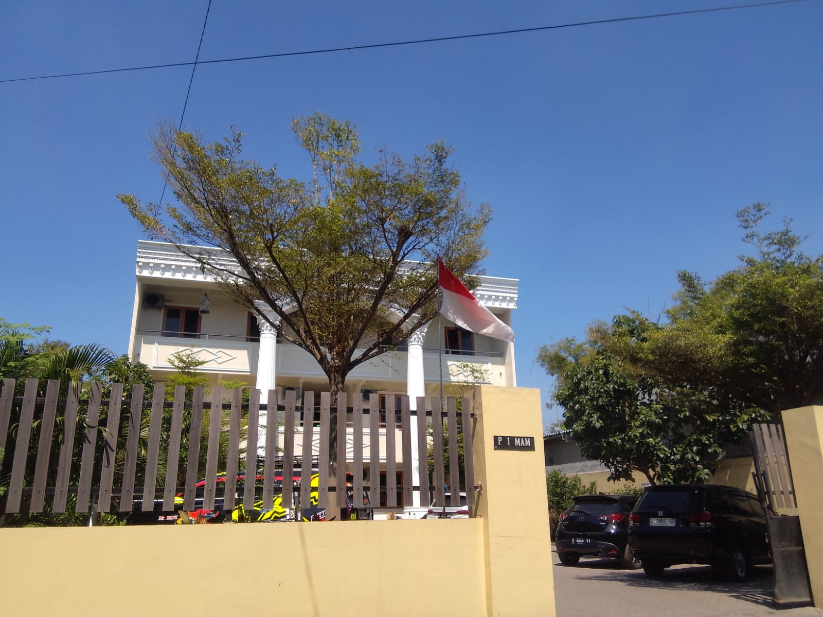 OTOPSI : Kos-kosan tempat korban meninggal. (DIKY PUTRA SANSIRI/RADAR SIDOARJO)