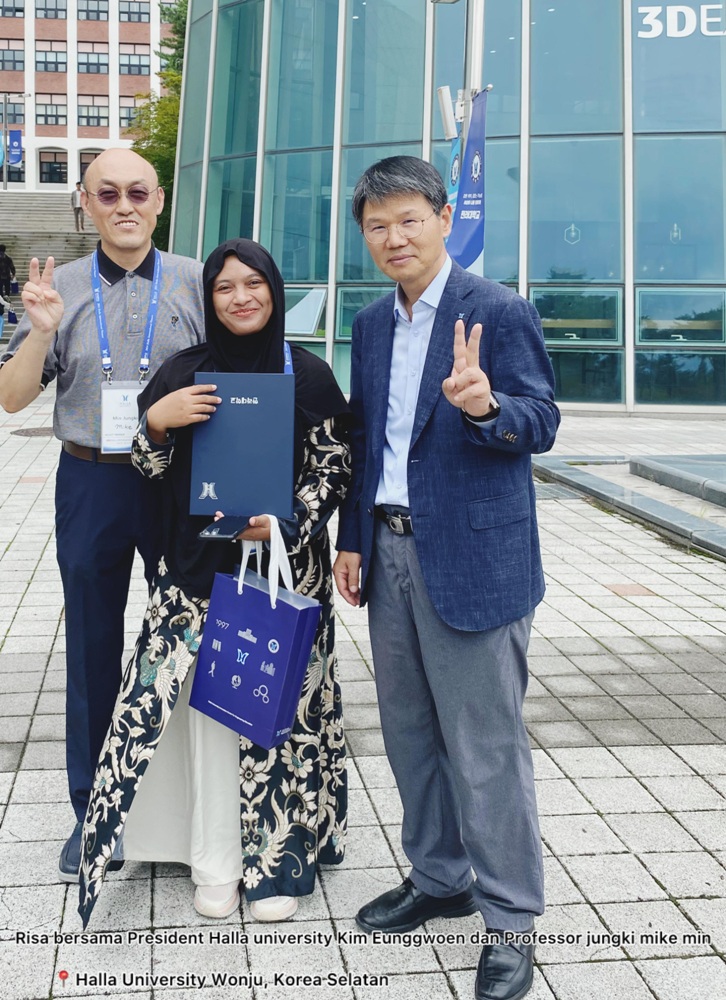 PRESTASI : Risa Arfiana Augustina bersama President Halla University, Kim Eunggwoen (kanan) dan Profesor Jungki Mike Min.