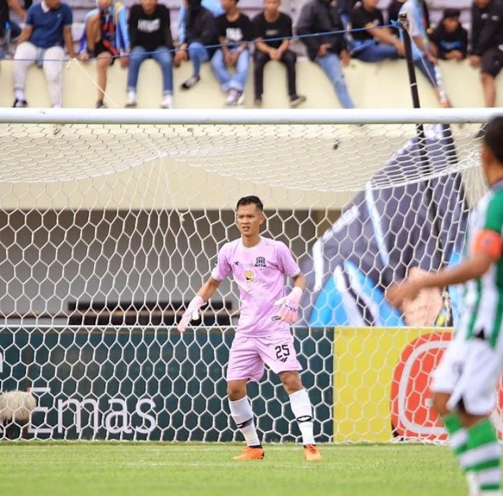 PINDAH : Fery Bagus saat tampil bersama Deltras Sidoarjo. (IST)