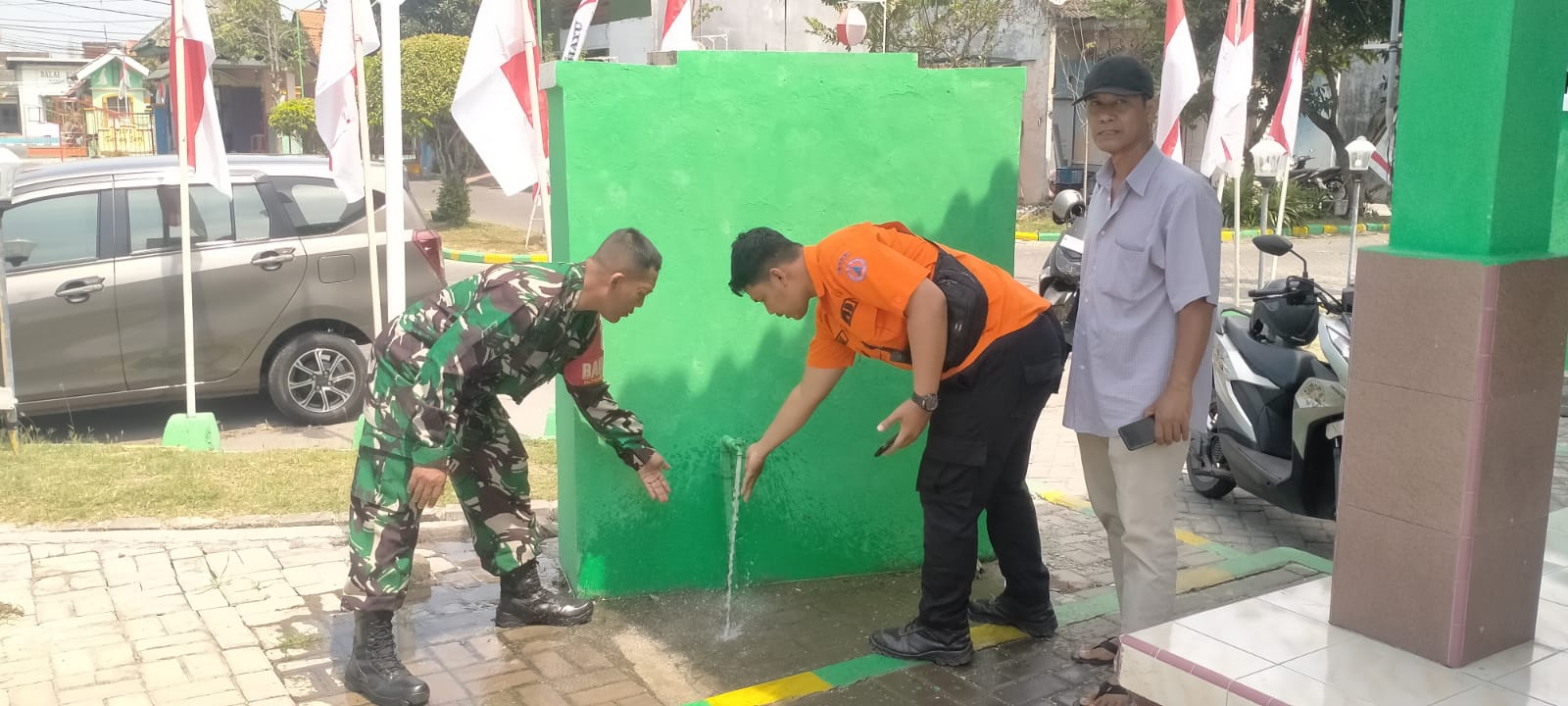 MASIH AMAN : Kondisi air dari sumur panas dicek. (IST)