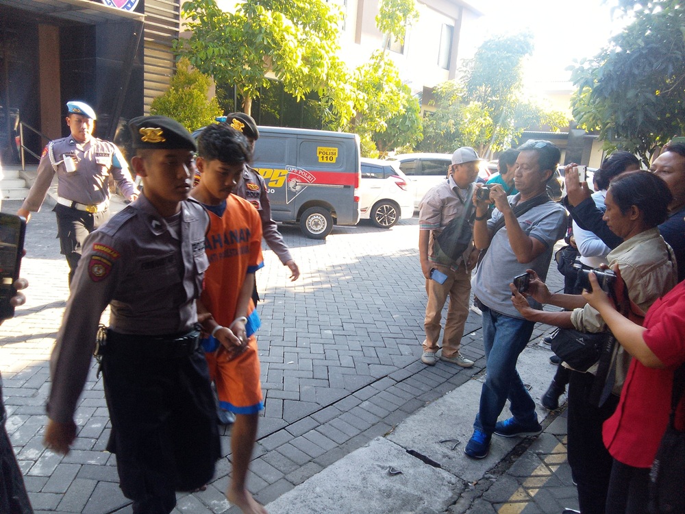 KAPOK : Anggota gangster dirilis di Mako Polresta Sidoarjo, Senin (12/8). (DIKY PUTRA SANSIRI/RADAR SIDOARJO)