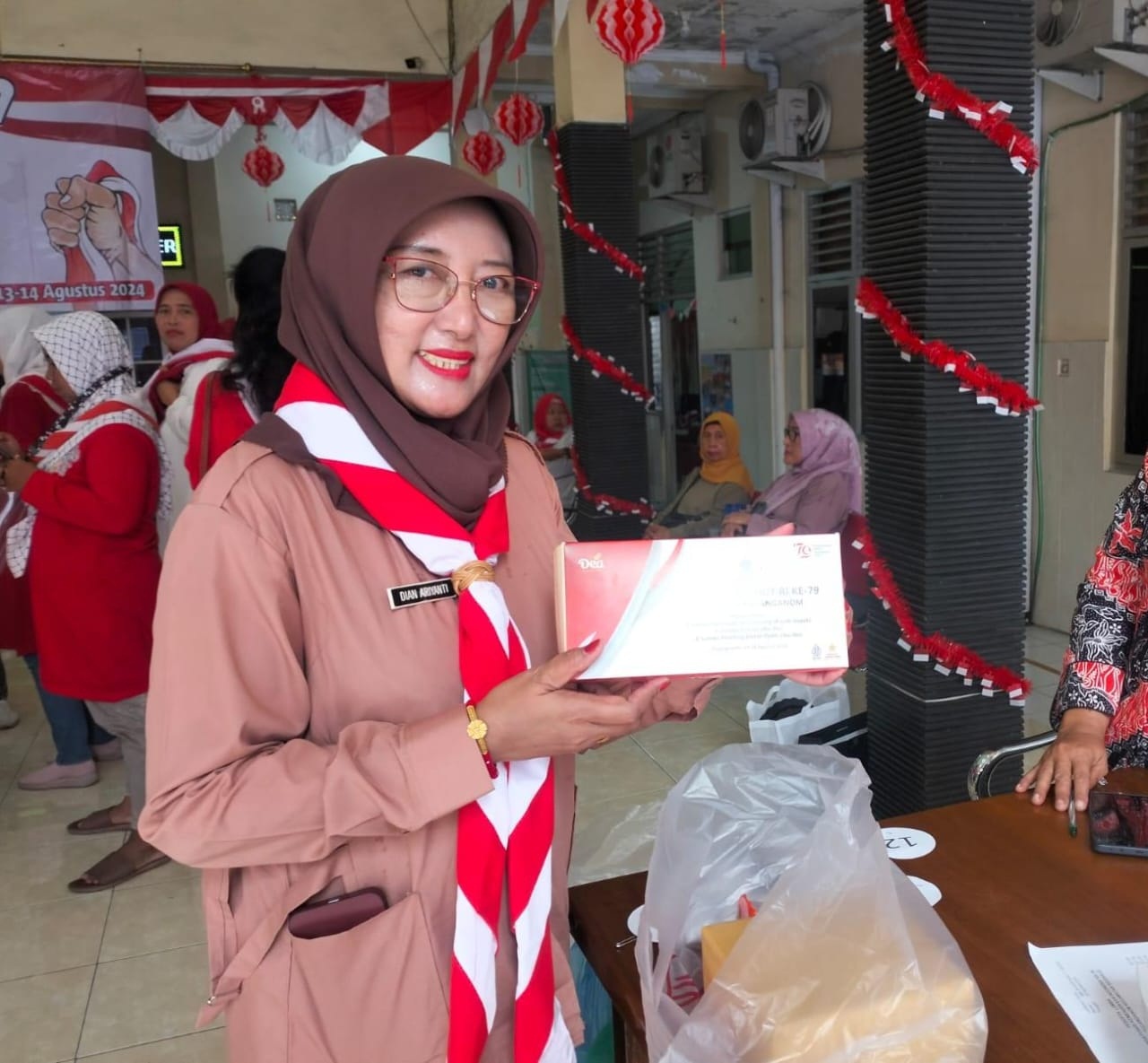 Lurah Pucang Dian Ariyanti.  &nbsp;