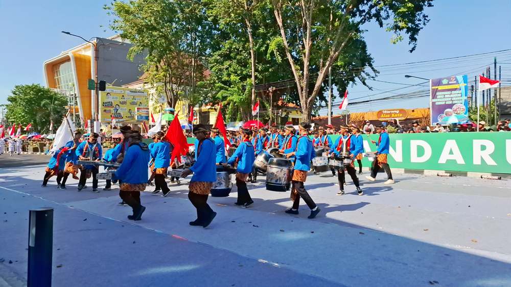 PATROL : Peserta karnaval Shining Jayandaru.