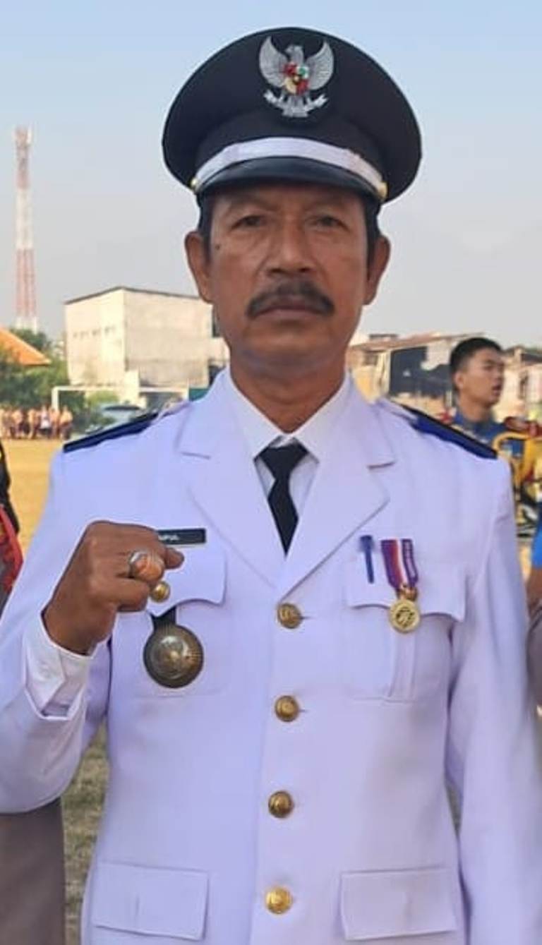 Kepala Desa Sugihwaras, Syaiful.