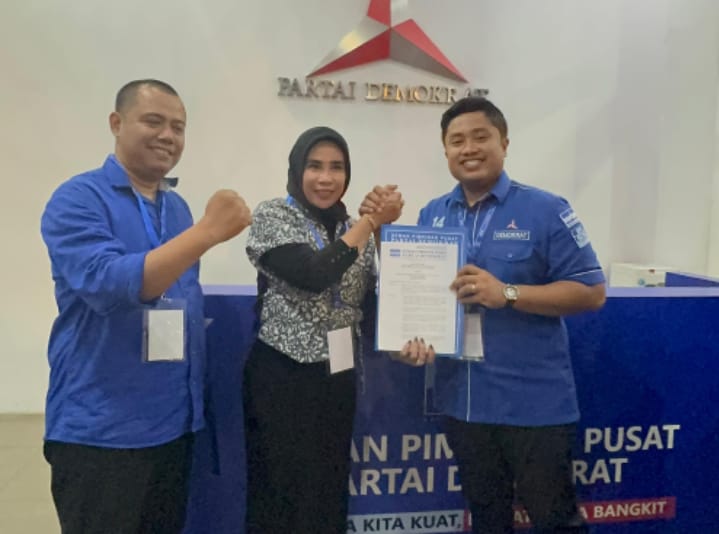 SAH : Bacawabup Mimik Idayana menerima rekom dari Partai Demokrat.(IST)