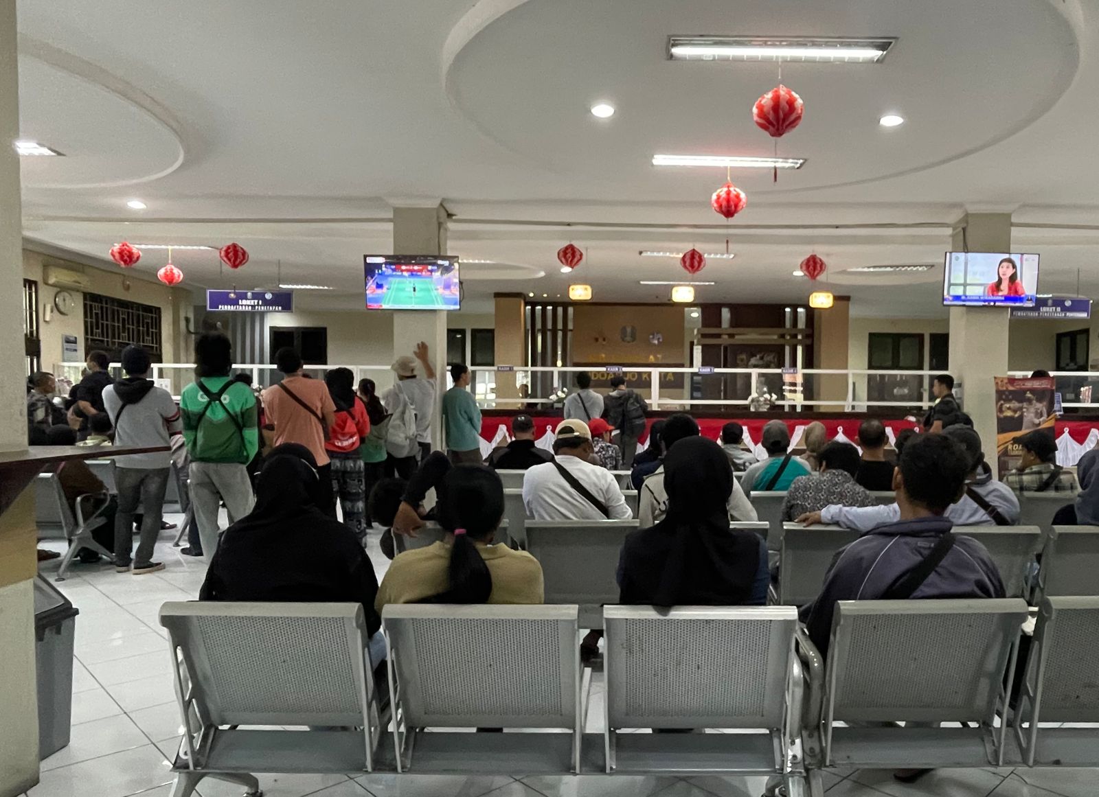 ANTRE : Suasana Samsat Sidoarjo. (DIKY PUTRA SANSIRI/RADAR SIDOARJO)